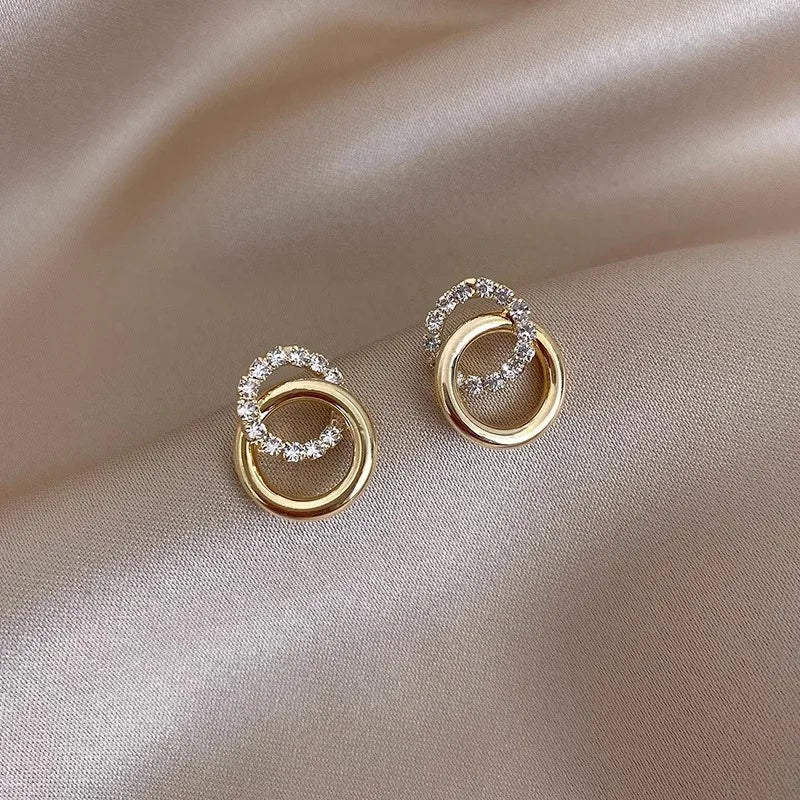 Boucles Lumière Dorée — Double Cerceau & Strass Scintillants
